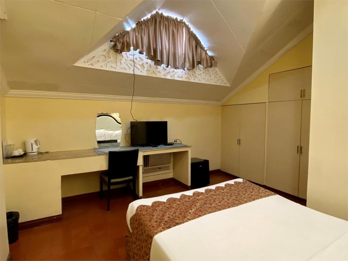White Knight Hotel Intramuros Manila Exterior photo